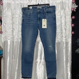 NWT Levi’s 711 Mid rise skinny jeans